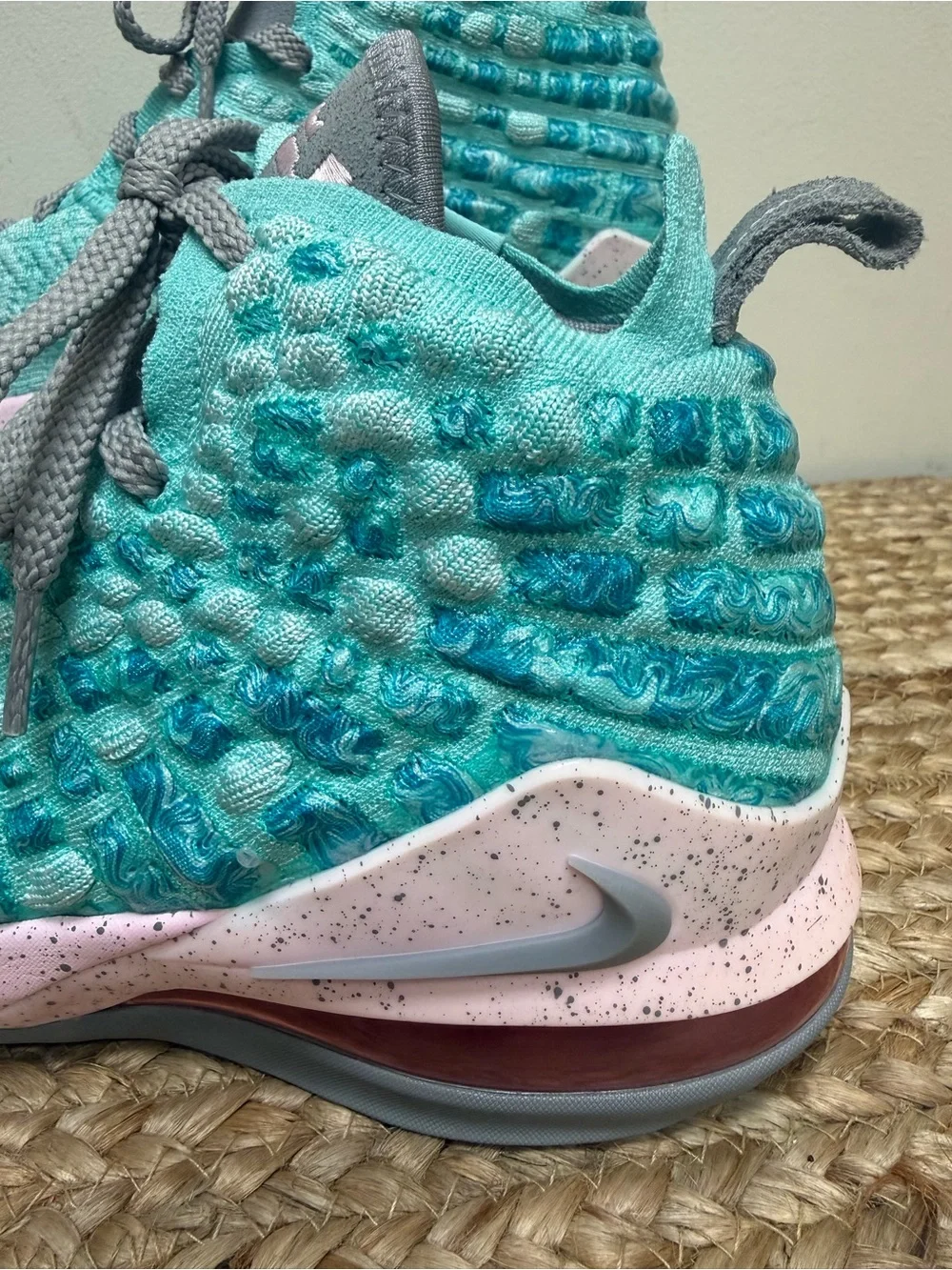Nike LeBron 17 South Beach Youth 6.5